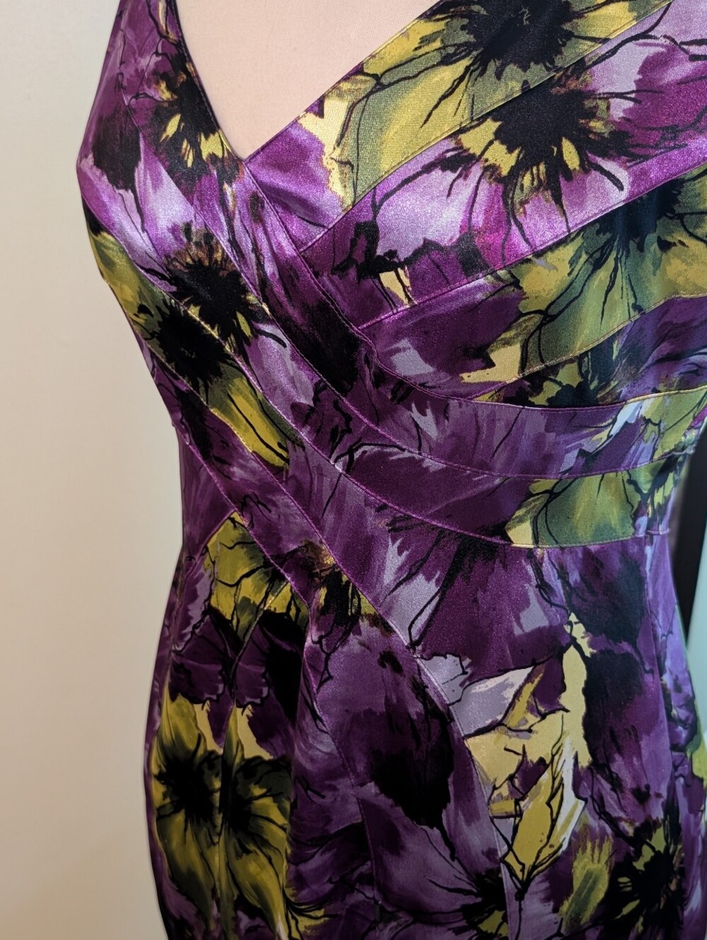 Purple stretch floral vneck dress.